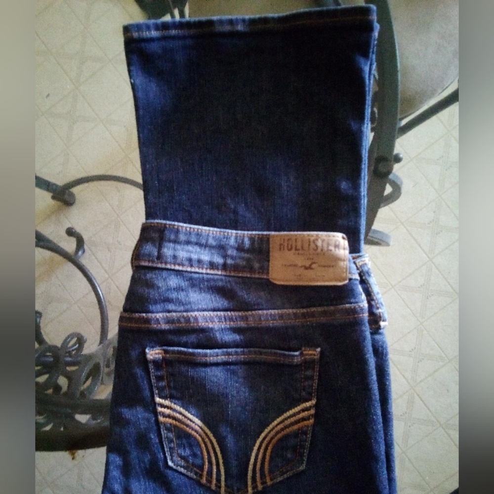 Hollister Flared Jeans: Size(5)27x33 Color Med Blue Excellent Condition